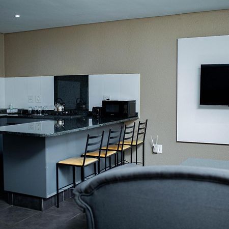 Vetho 2 Apartments Or Tambo Airport Kempton Park Eksteriør billede