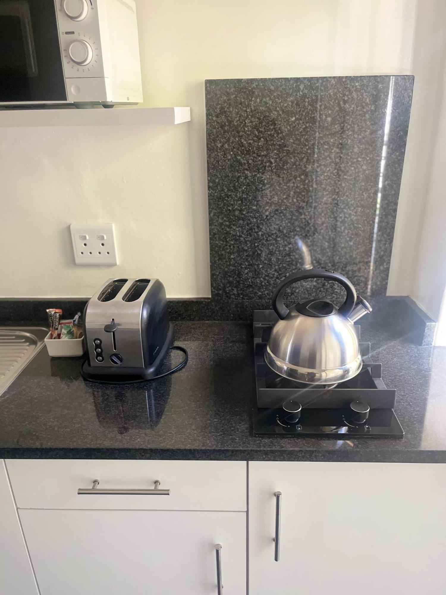Vetho 2 Apartments Or Tambo Airport Kempton Park Eksteriør billede
