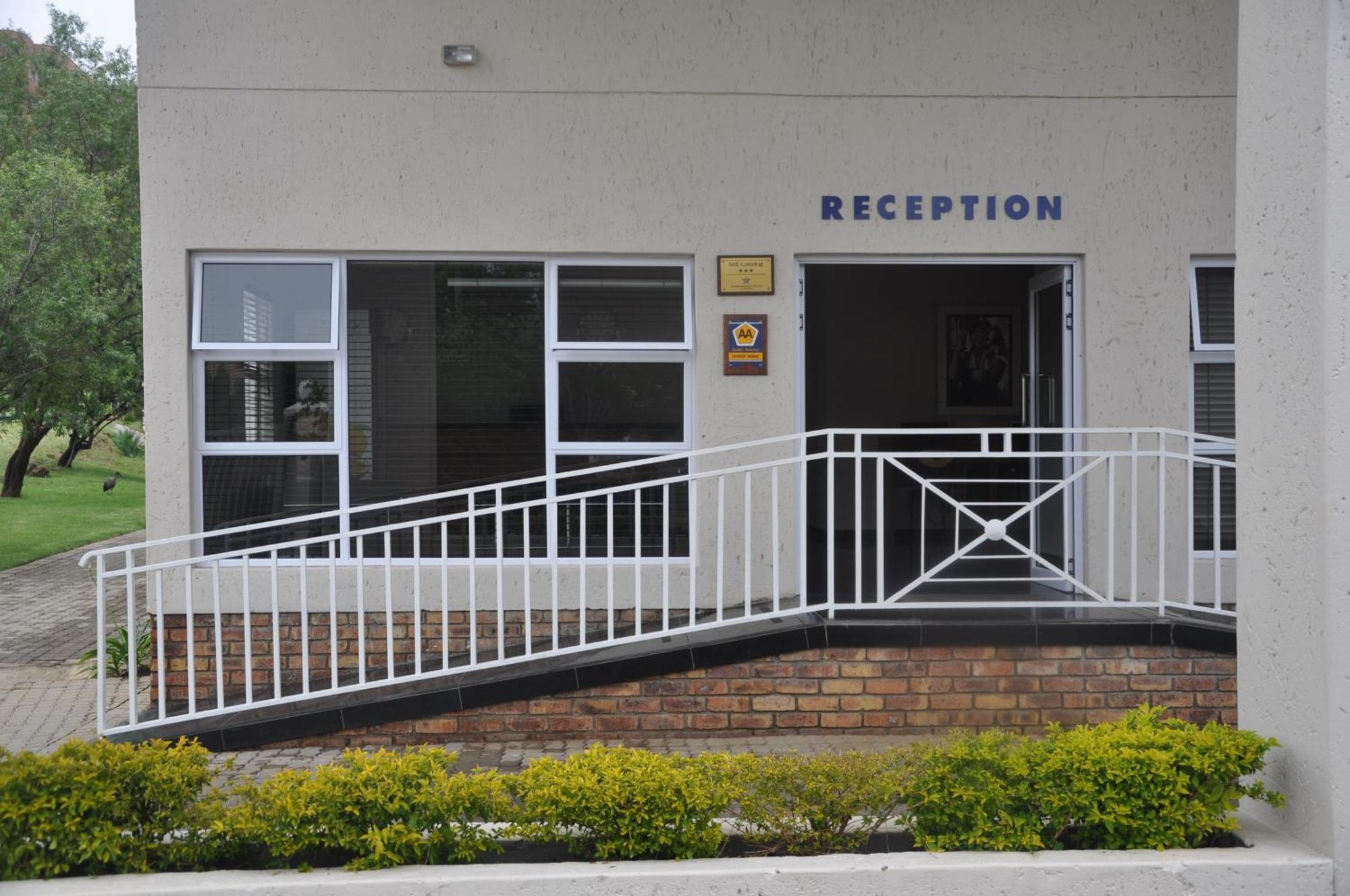 Vetho 2 Apartments Or Tambo Airport Kempton Park Eksteriør billede