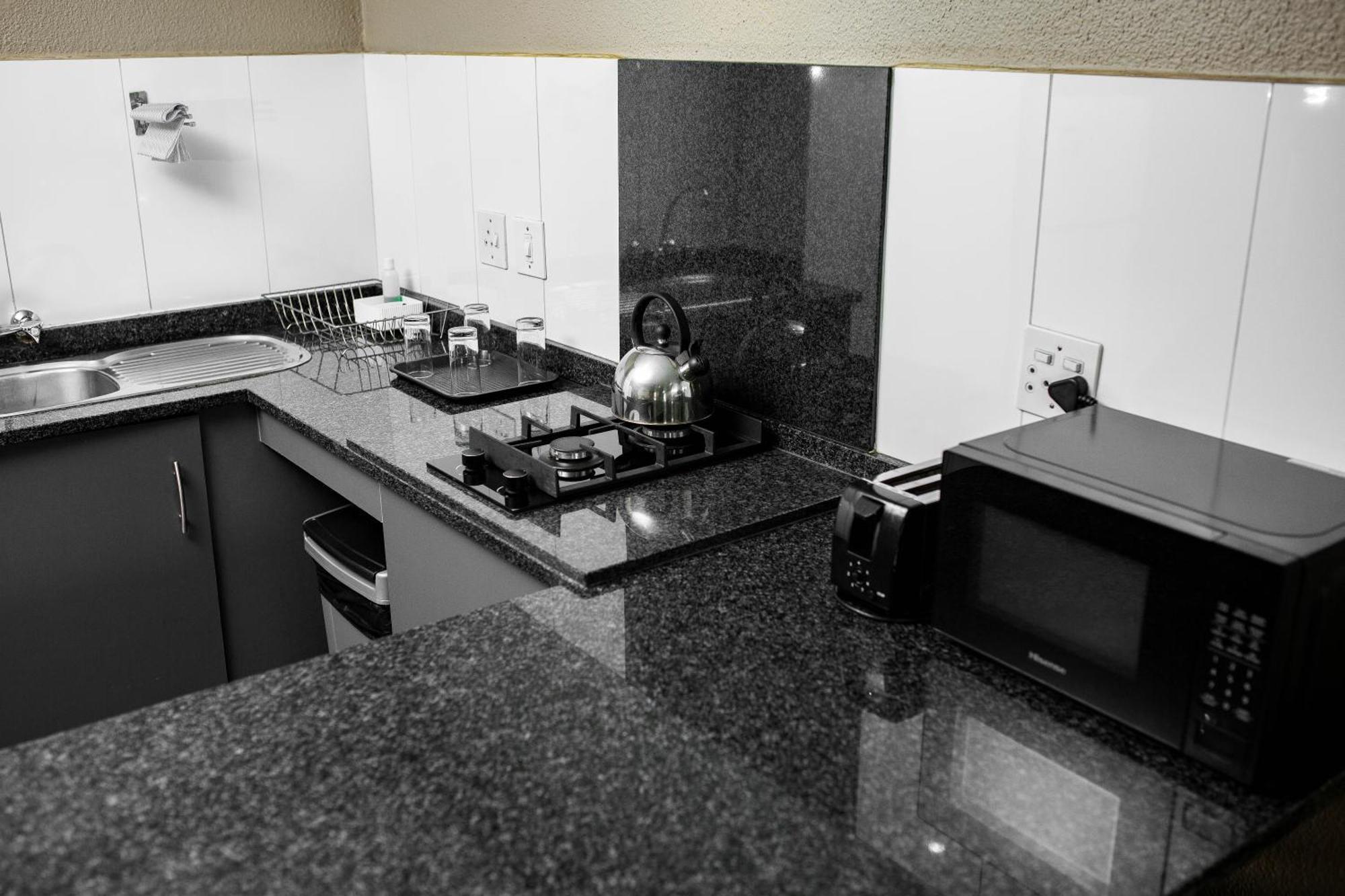 Vetho 2 Apartments Or Tambo Airport Kempton Park Eksteriør billede