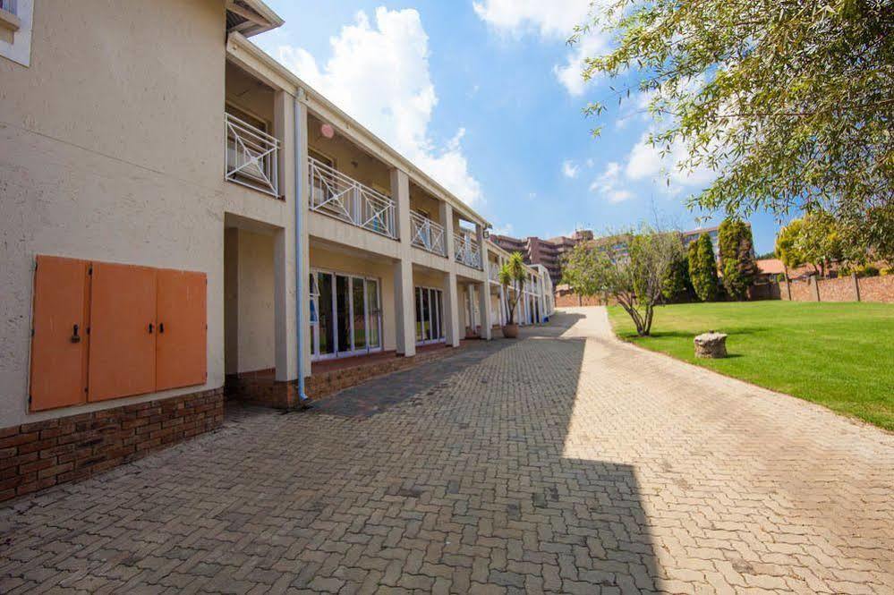 Vetho 2 Apartments Or Tambo Airport Kempton Park Eksteriør billede